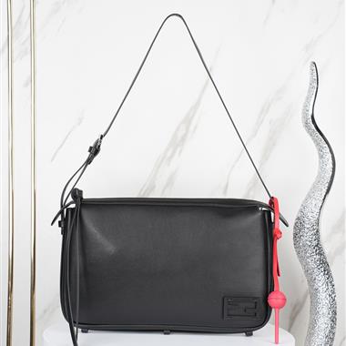 FENDI   2025新款女生時尚包包   尺寸：34.5×20×4.5CM