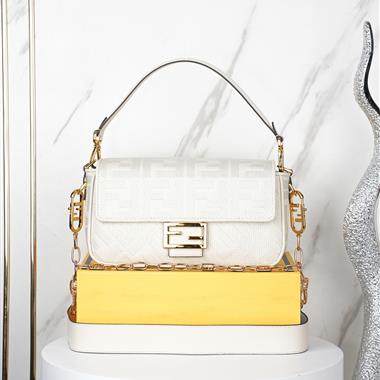 FENDI   2025新款女生時尚包包   尺寸：27×6×14CM