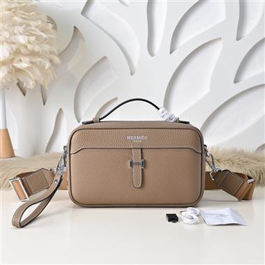 HERMES   2026新款男生時尚包包 尺寸：25*15*10CM