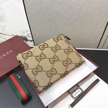 GUCCI   2026新款男生時尚包包 尺寸：31*24CM
