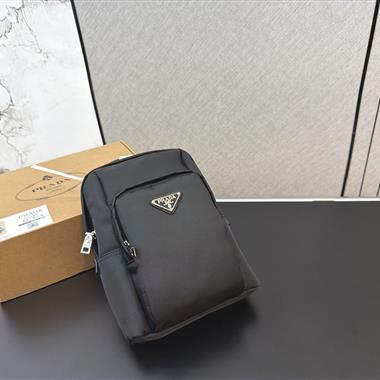 PRADA   2026新款男生時尚包包 尺寸：20*27CM
