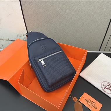 HERMES   2026新款男生時尚包包 尺寸：36 x 18CM
