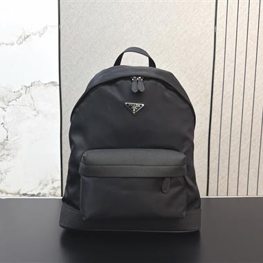 PRADA   2026新款男生時尚包包 尺寸：42*35CM