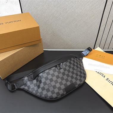 LOUIS VUITTON   2026新款男生時尚包包 尺寸：38 x 18CM