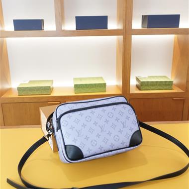 LOUIS VUITTON   2026新款男生時尚包包 尺寸：27x20x11CM