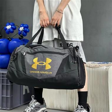 Under Armour   2026新款時尚休閒包  尺寸：56*28*24CM