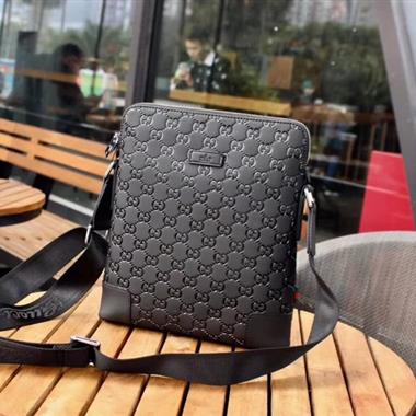 GUCCI   2026新款男生時尚包包 尺寸：24*27*5CM