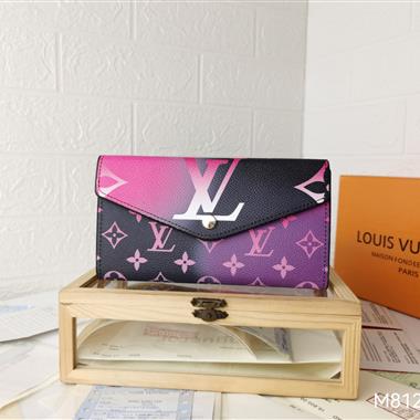 LOUIS VUITTON   2026新款時尚包包  尺寸：19*10.5*2.5CM