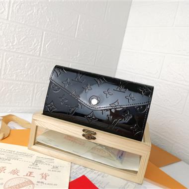 LOUIS VUITTON   2026新款時尚包包  尺寸：19*10CM