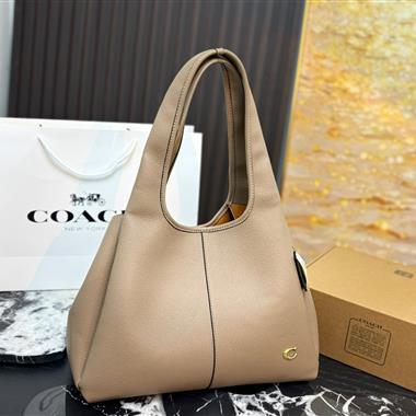 COACH   2026新款女生時尚包包  尺寸：35*27CM