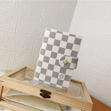 LOUIS VUITTON   2026新款時尚包包 尺寸：10*12CM