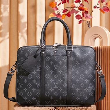 LOUIS VUITTON   2026新款男生時尚包包 尺寸：36.5*27.5*6CM