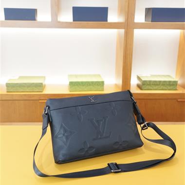 LOUIS VUITTON   2026新款男生時尚包包 尺寸：31*21*5CM