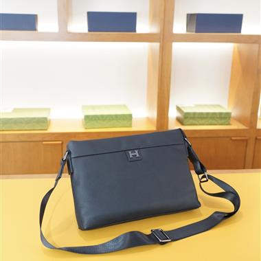 HERMES    2026新款男生時尚包包 尺寸：31*21*5CM