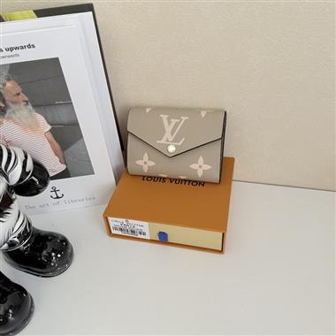 LOUIS VUITTON   2026新款時尚包包 尺寸：12*9.5*1.5CM