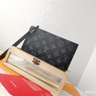 LOUIS VUITTON   2026新款時尚包包  尺寸：19.5x11x3.5CM
