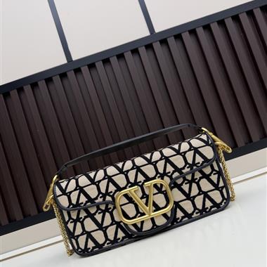 Valentino   2026新款女生時尚包包  尺寸：27*13*6CM