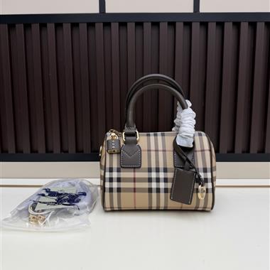 BURBERRY   2026新款女生時尚包包  尺寸：18*11*12CM