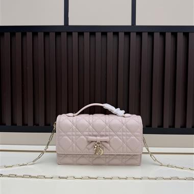 DIOR   2026新款女生時尚包包  尺寸：21*11.5*4.5CM