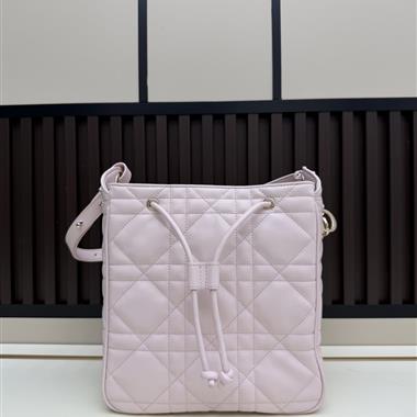 DIOR   2026新款女生時尚包包  尺寸：18*20*11CM