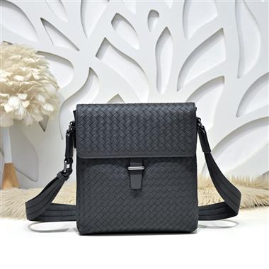 BOTTEGA VENETA   2026新款男生時尚包包 尺寸：27*25*6CM