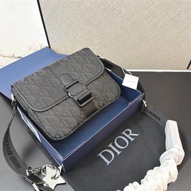 DIOR   2026新款男生時尚包包 尺寸：23*17CM