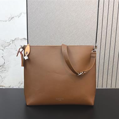 LOUIS VUITTON    2026新款男生時尚包包 尺寸：18*38CM