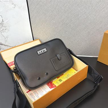 LOUIS VUITTON    2026新款男生時尚包包 尺寸：26*17CM