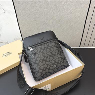 COACH     2026新款男生時尚包包 尺寸：22*26CM