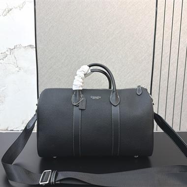 COACH     2026新款男生時尚包包 尺寸：35*21CM