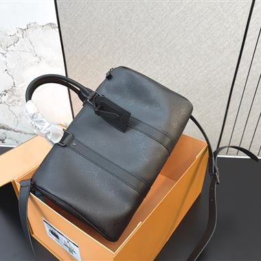 LOUIS VUITTON    2026新款男生時尚包包 尺寸：32*21CM