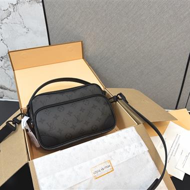 LOUIS VUITTON    2026新款男生時尚包包 尺寸：17*25CM