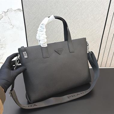 PRADA   2026新款男生時尚包包 尺寸：28*38CM