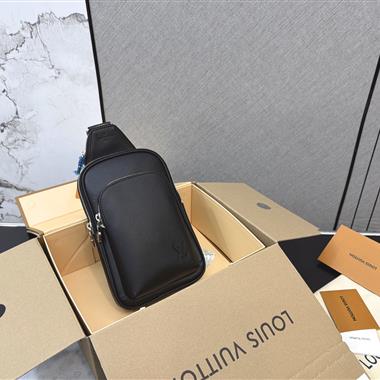 LOUIS VUITTON    2026新款男生時尚包包 尺寸：30*18CM