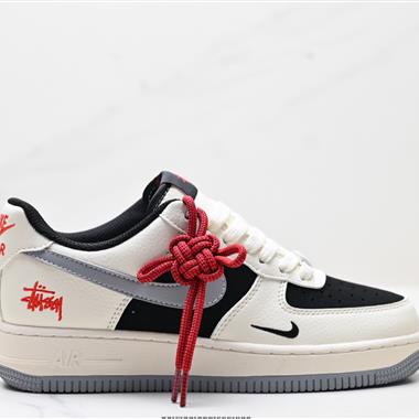 NIKE AIR FORCE 1‘07