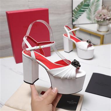 Valentino    2026新款女生休閒時尚鞋子