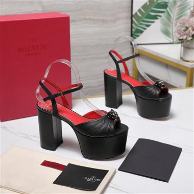 Valentino    2026新款女生休閒時尚鞋子