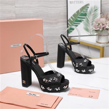 MIUMIU  2026新款女生休閒時尚鞋子