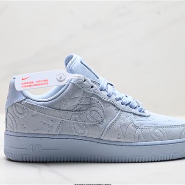 NIKE AIR FORCE 1‘07
