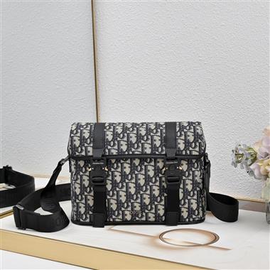 DIOR   2026新款男生時尚包包 尺寸：24*18*8CM