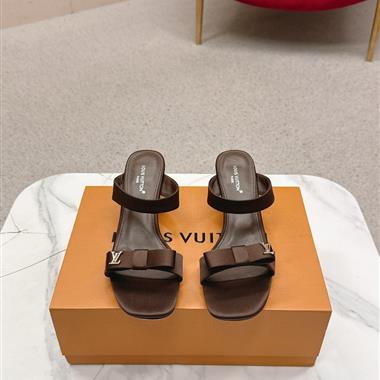 Louis Vuitton    2026新款女生休閒時尚鞋子