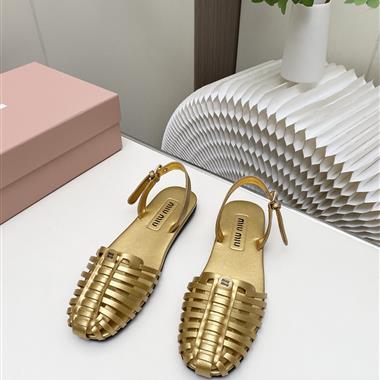 MIUMIU  2026新款女生休閒時尚鞋子