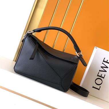 LOEWE   2026新款男生時尚包包   尺寸：24x16x10CM