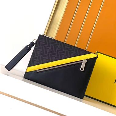 FENDI   2026新款男生時尚包包   尺寸：26.5x20x4.5CM