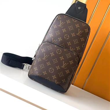 LOUIS VUITTON   2026新款男生時尚包包   尺寸：18x31x5CM