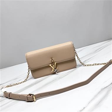 LOUIS VUITTON   2026新款女生時尚包包   尺寸：20*11.5*4CM