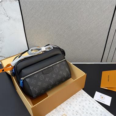 LOUIS VUITTON   2026新款男生時尚包包 尺寸：25*18CM