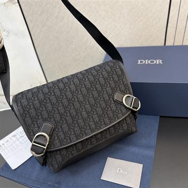 DIOR   2026新款男生時尚包包  尺寸：31*25CM