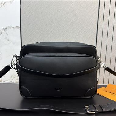 LOUIS VUITTON  2026新款男生時尚包包  尺寸：37*26CM