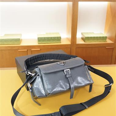  PRADA   2026新款男生時尚包包  尺寸：30x20x10CM